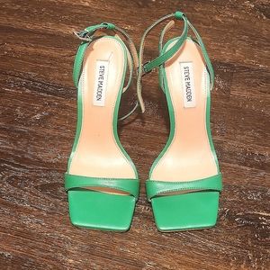 Green Hill brand Steve madden  size 7M
